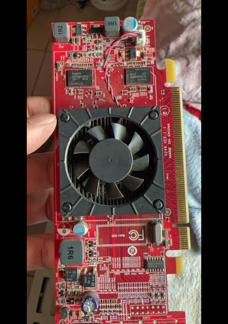 电脑显示显卡错误的原因及解决方法（排除电脑显示器上出现显卡错误的几种常见问题和解决方案）
